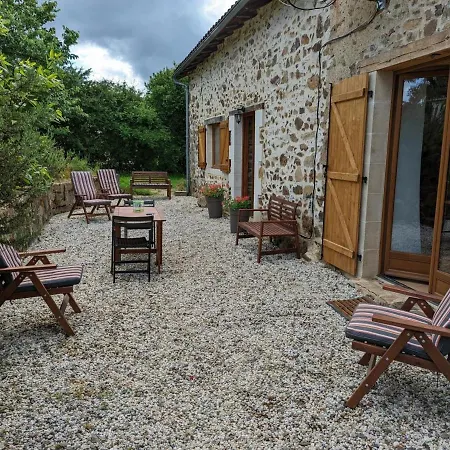 Spacieuse Maison A Avec Jardin Privatif - Fr-1-653-213 Massignac