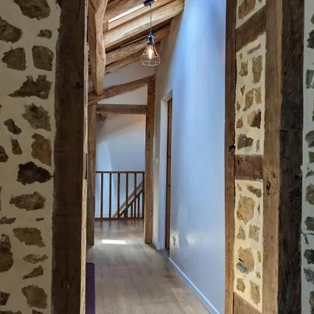 Spacieuse Maison A Avec Jardin Privatif - Fr-1-653-213 * Massignac