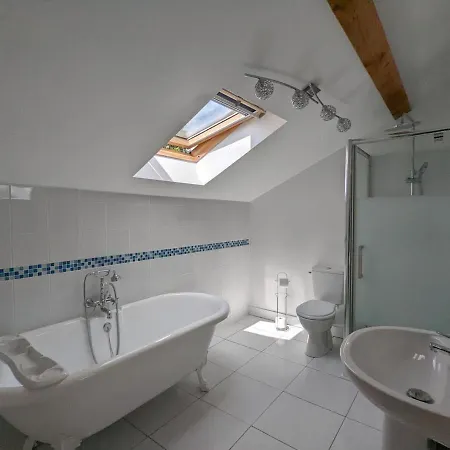Spacieuse Maison A Avec Jardin Privatif - Fr-1-653-213 Massignac