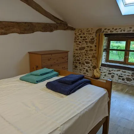 Hébergement de vacances Spacieuse Maison à Avec Jardin Privatif - Fr-1-653-213