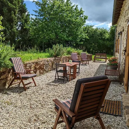 Spacieuse Maison à Avec Jardin Privatif - Fr-1-653-213 * Massignac