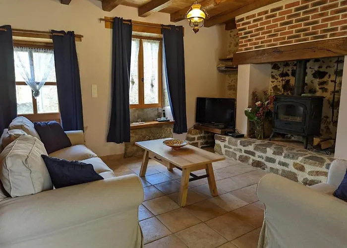 Spacieuse Maison A Avec Jardin Privatif - Fr-1-653-213 * Massignac