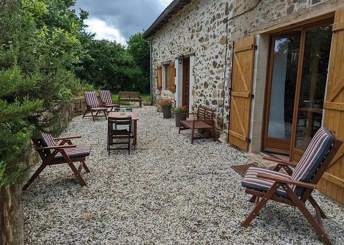 Spacieuse Maison A Avec Jardin Privatif - Fr-1-653-213 Massignac