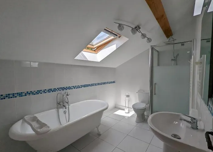 Spacieuse Maison A Avec Jardin Privatif - Fr-1-653-213 Massignac