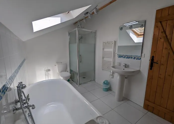 Spacieuse Maison A Avec Jardin Privatif - Fr-1-653-213 *